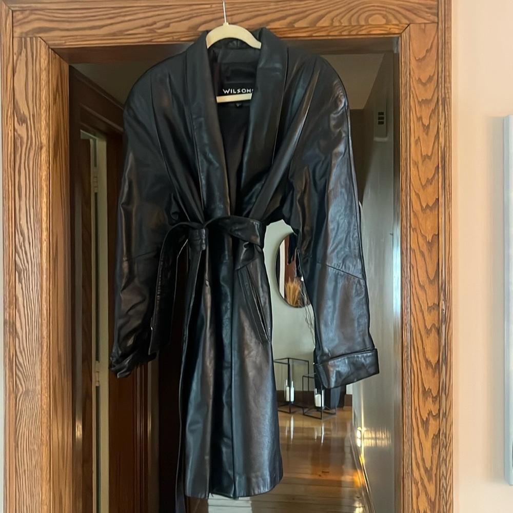 Wilson Ladies Leather Coat with Tie at waist. Size M